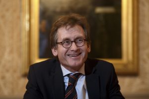 Ben Feringa ontvangt de Nobelprijs voor Scheikunde voor het ontwikkelen van moleculaire machines. Beeld: Bob Bronshoff