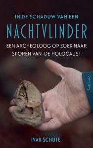 In de schaduw van een nachtvlinder